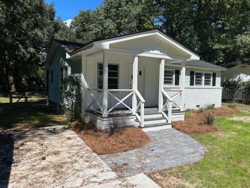 Shaded Retreat in Charleston, United States