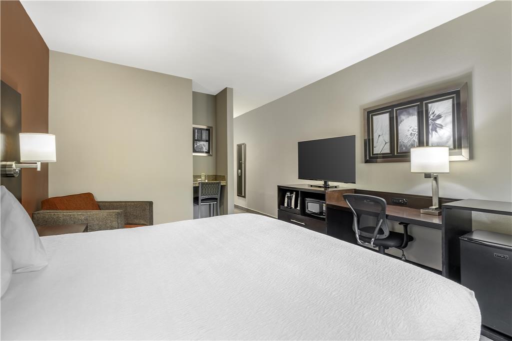 Best Western Plus Lee's Summit Hotel & Suites - photo 14