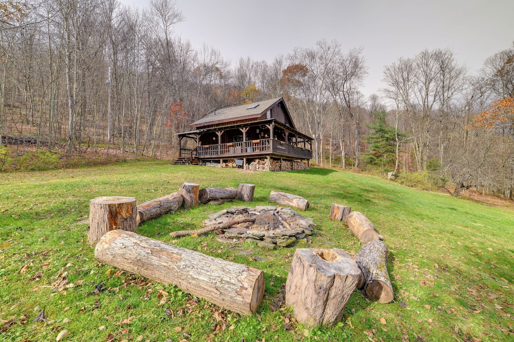 Hilltop Walton Getaway with Picturesque Views in Walton, United States