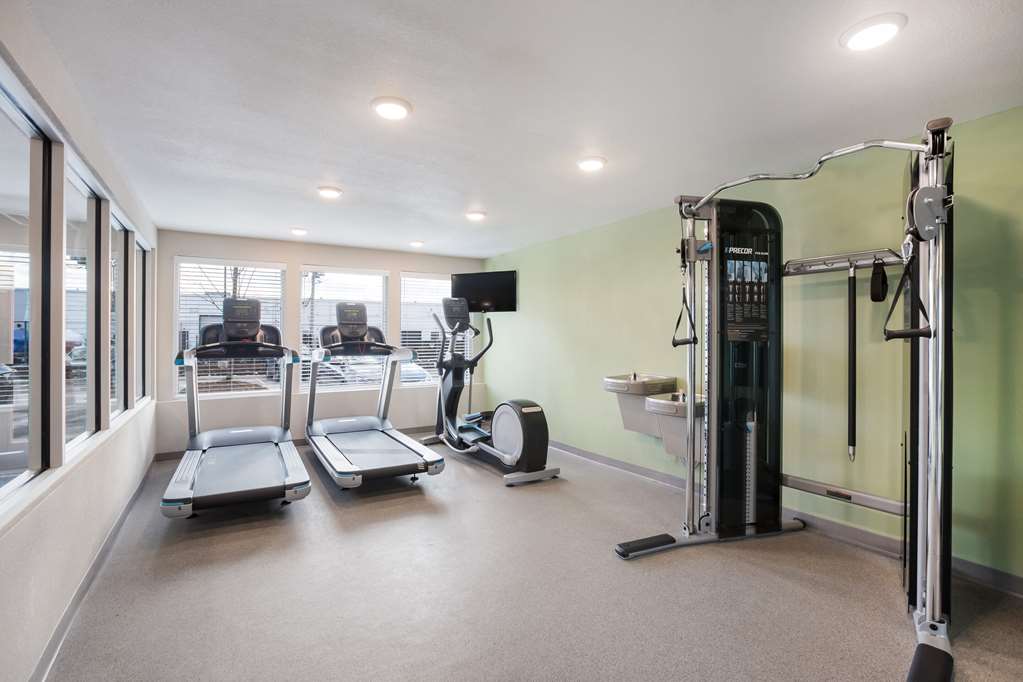 WoodSpring Suites Detroit Madison Heights - photo 31