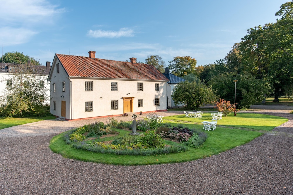 Hotell Dahlströmska Gården — hotel in Vadstena