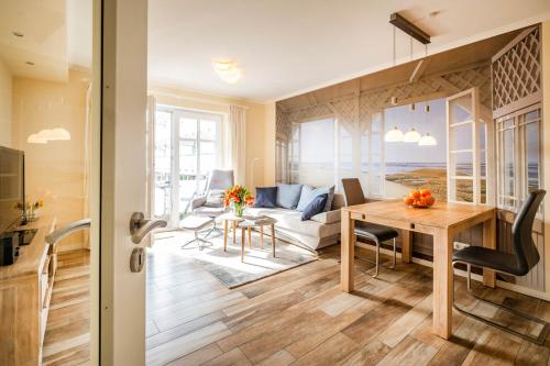 Haus Hafenresidenz Apartment 1 3 — 4-Star Luxury Hotel in Busum, Germany