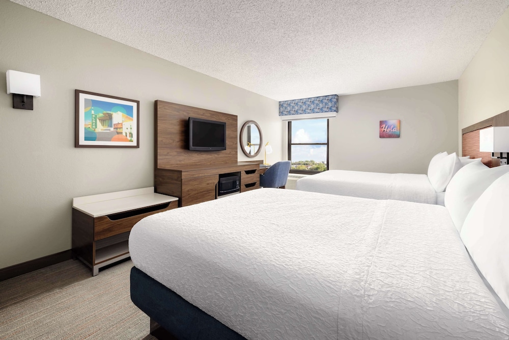 Hampton Inn Laredo - photo 8