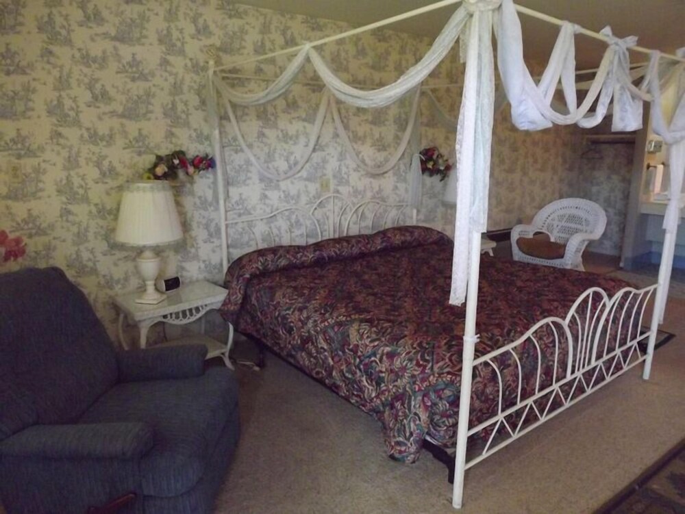 Holiday Motel - photo 11
