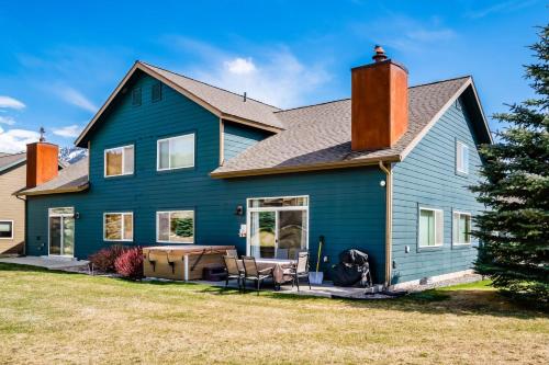 3BR Big Sky Getaway with Hot Tub and Mountain Views in Big Sky, United States