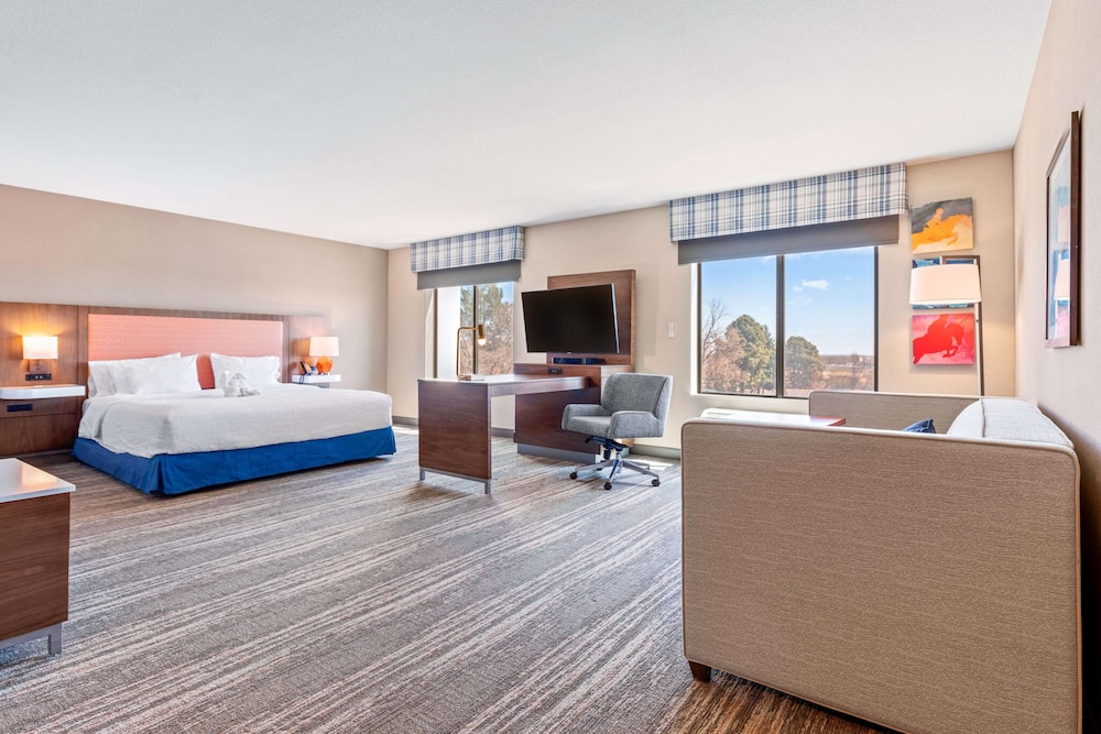 Hampton Inn & Suites Greeley - photo 14