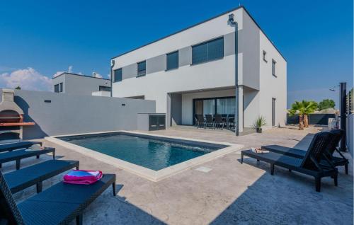 Stunning Home In Vrsi With Wifi — 4-Star Luxury Hotel in Vrsi, Croatia