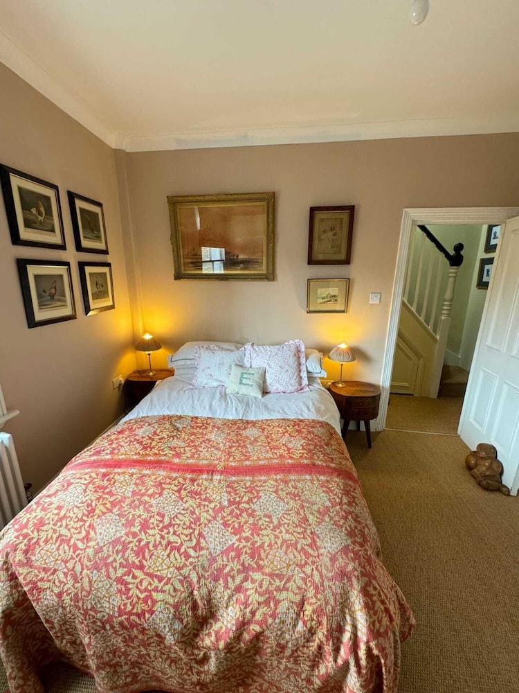 Homely Flat W terrace 3 Mins to Battersea Park — 4-Star Luxury Hotel in London, United Kingdom