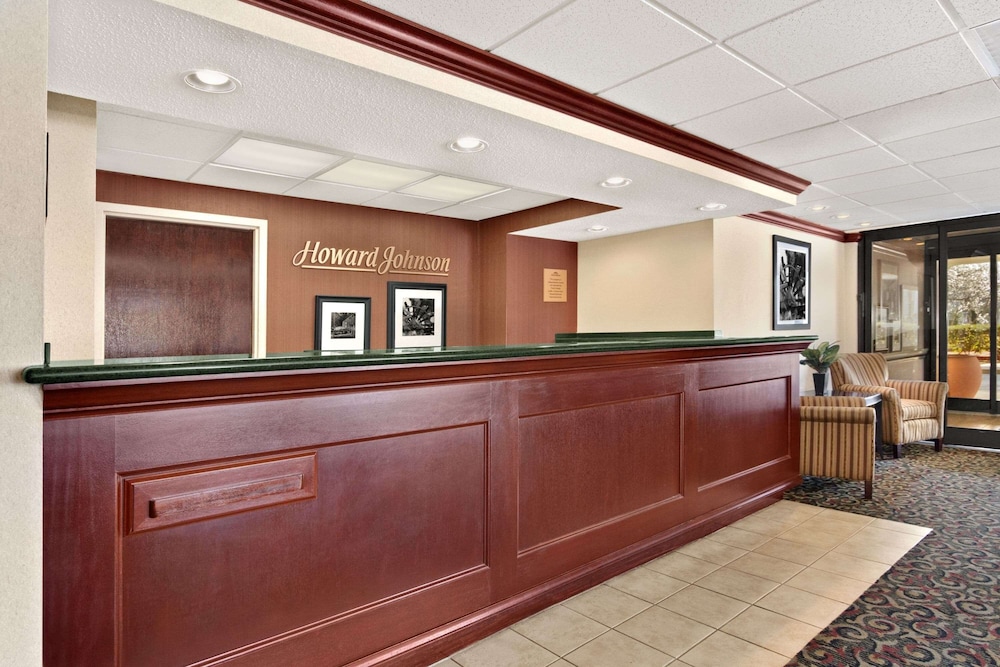 Howard Johnson by Wyndham Greensboro Near the Coliseum - photo 24
