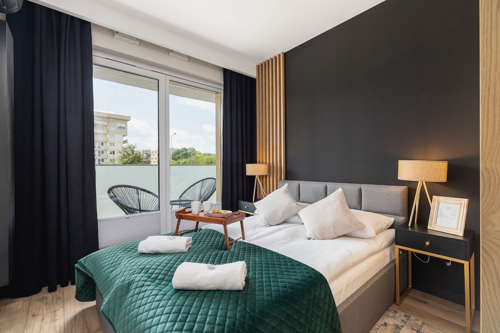 Solaris Park Apartment Tauron Arena by Renters Prestige — 4-Star Luxury Hotel in Krakow, Poland