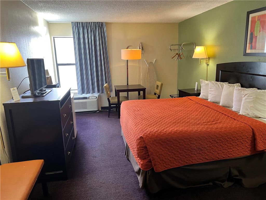 Days Inn by Wyndham Southern Hills ORU - photo 18
