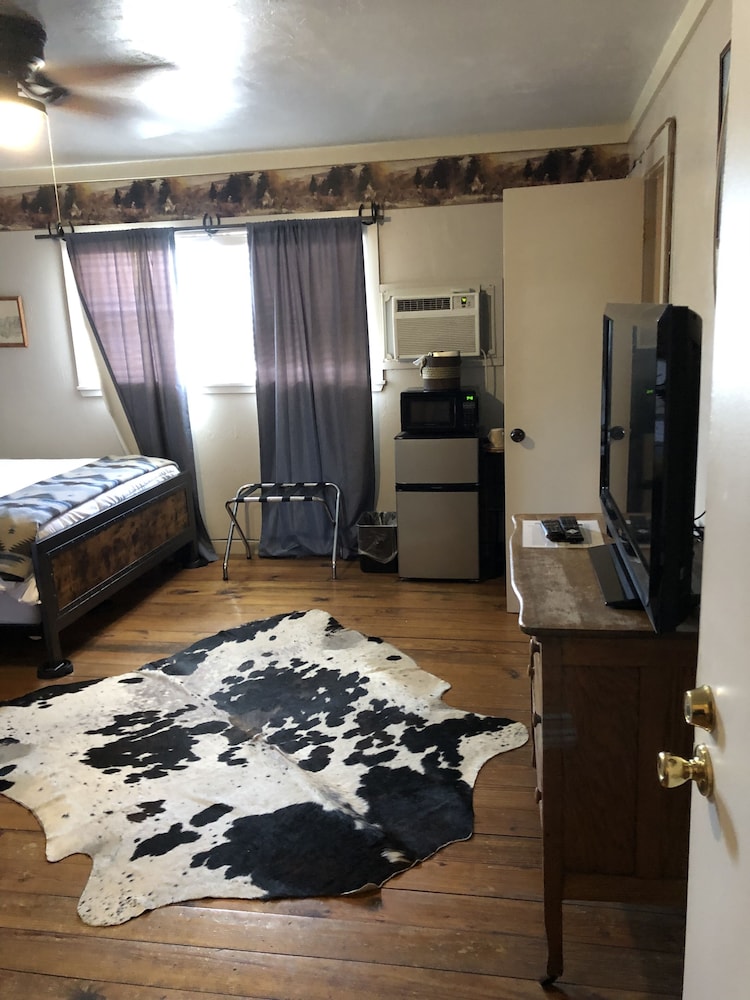 Fort Davis Drug Store Hotel - photo 14