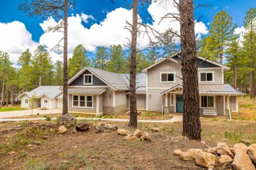 Large Flagstaff Home Near Violas with Hot Tub — 4-Star Luxury Hotel in Flagstaff, United States