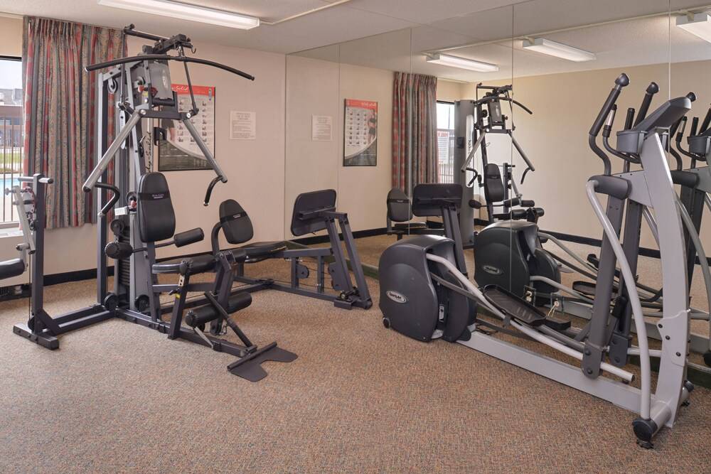 New Victorian Inn & Suites - photo 28