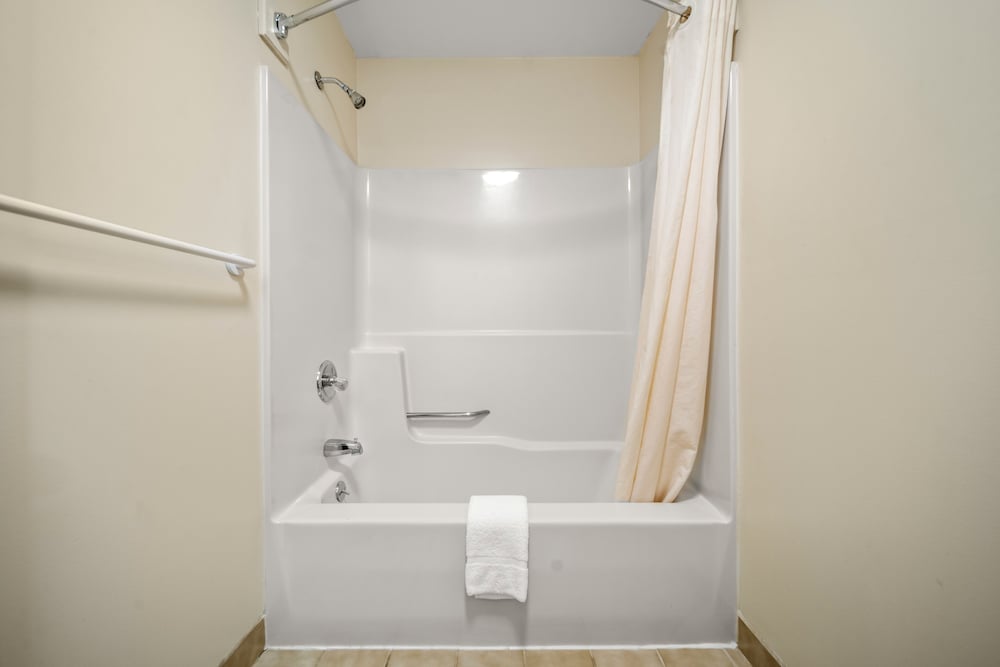 Kingsway Inn - photo 10
