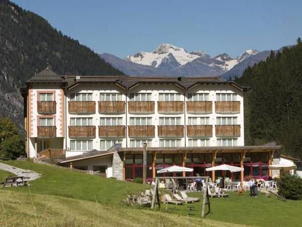 Hotel Bella Vista - carbon neutral hotel in Stelvio