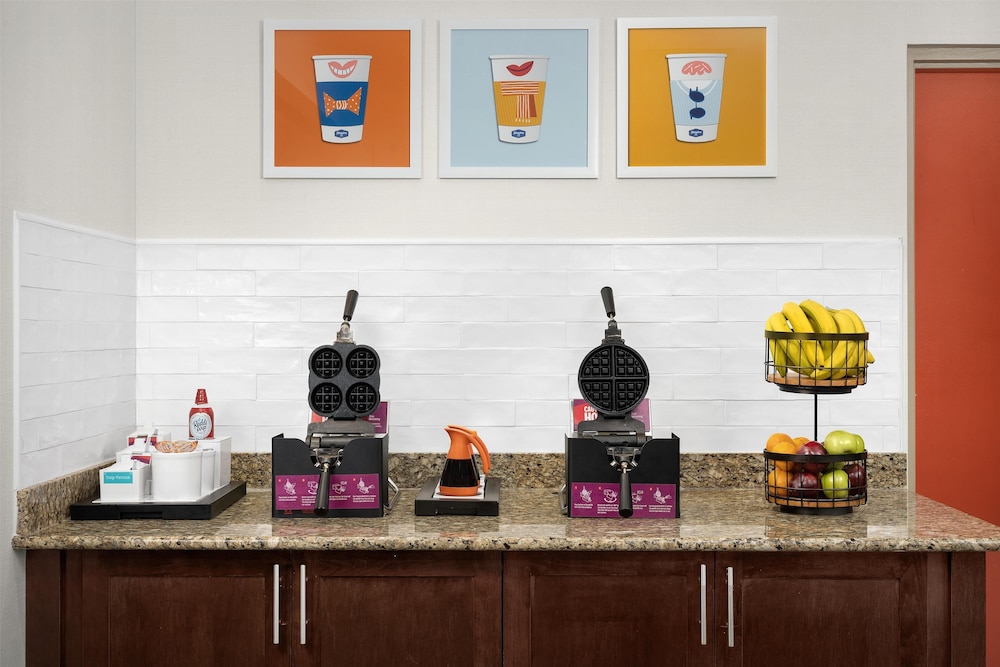 Hampton Inn Fayetteville Fort Bragg - photo 22