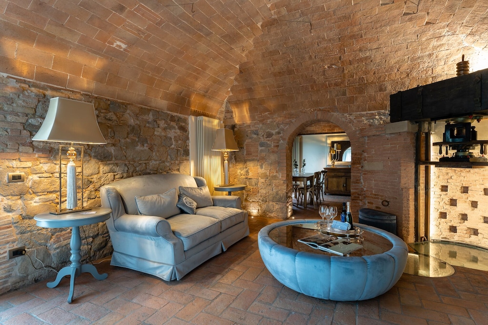 Relais Maria Cristina — 4-Star Luxury Hotel in Chianni, Italy