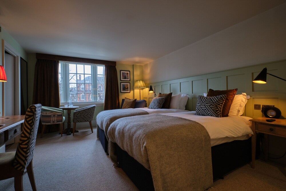 The Bear Hotel — Esher — photo 5