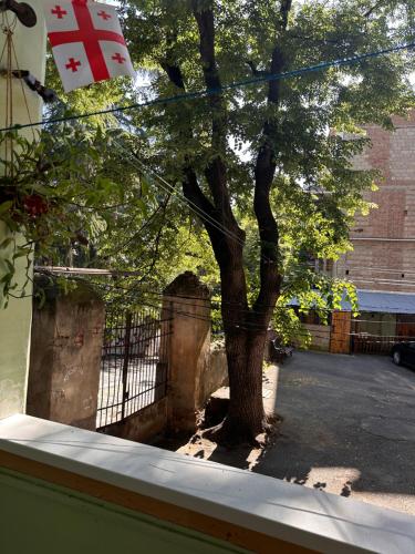 Old Tbilisi Authentic spacious 3BR Apartment with Balcony Walk to Freedom Sq Family friendly
