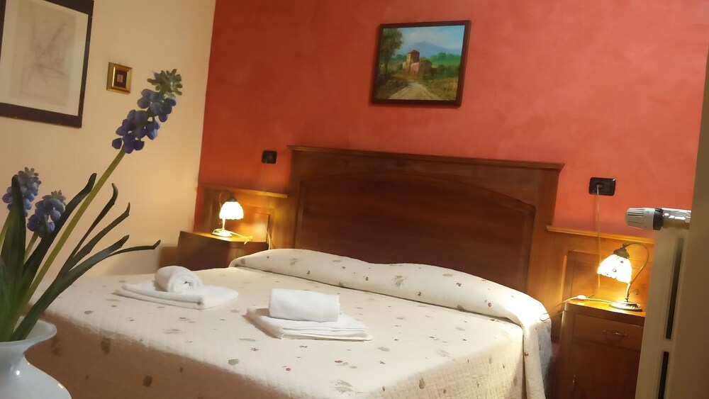 Casale dei Gelsi Bed & Breakfast — 4-Star Luxury Hotel in Castiglione In Teverina, Italy