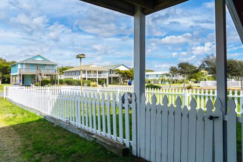 Out of the Blue by Oak Island Accommodations - photo 36