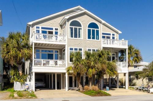 Harleys Hideaway by Bryant Real Estate in Wrightsville Beach, United States