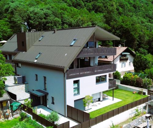 Apartments Liana — 4-Star Luxury Hotel in Postal, Italy