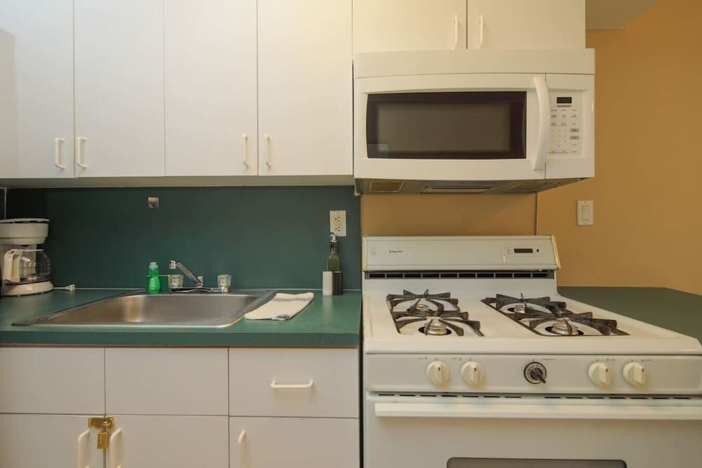 Gorgeous Studio 1bath Miami Beach 1 Block to the Ocean - photo 14