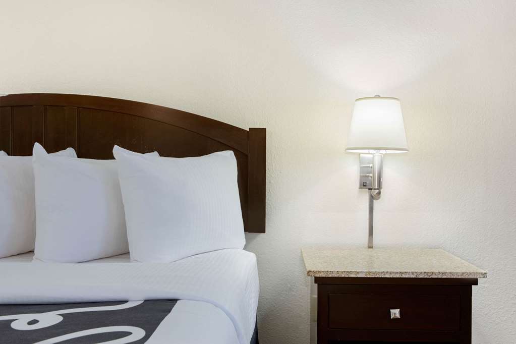 La Quinta Inn & Suites by Wyndham Springfield South - photo 14