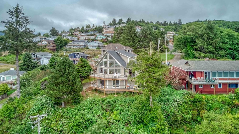 Pelican Villa Meredith Lodging — 4-Star Luxury Hotel in Pacific, United States