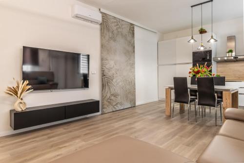Gigi House Appartamento Piazza Mazzini 300M Dal Mare — 4-Star Luxury Hotel in Lido Di Jesolo, Italy