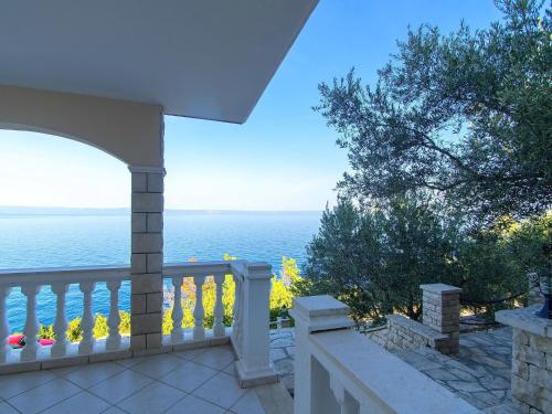 House Green Side Sunset Four Bedroom House with Pool and Sea View — 4-Star Luxury Hotel in Korcula, Croatia