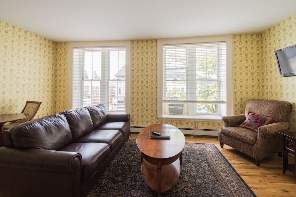 The Lincklaen House - photo 11