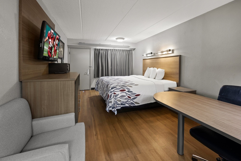 Red Roof Inn Greensboro Airport - photo 2