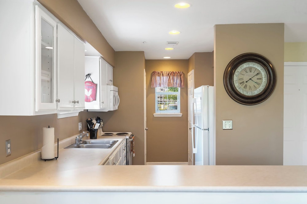 The Rockford Escape Holiday Hills Branson Golf Resort Outdoor Pools - photo 12