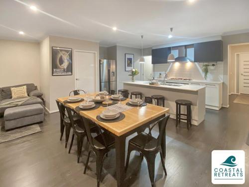 Mani Manor Coastal Retreat Linen Included in Cowes, Australia