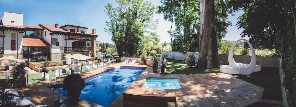 Hotel Cuevas Adults Only in Santillana, Spain