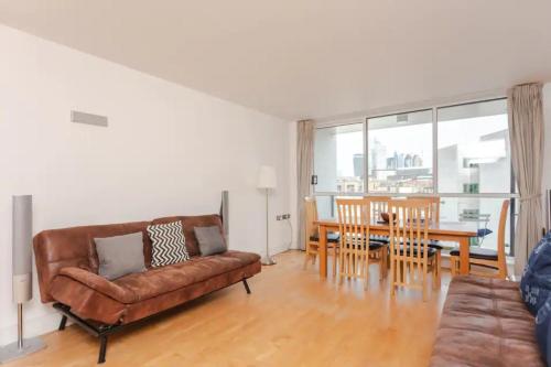 Spacious 2 Bedroom Flat on Bermondsey St — 4-Star Luxury Hotel in London, United Kingdom