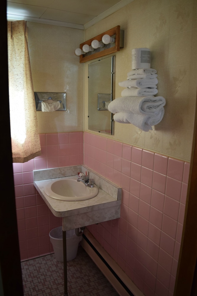Mid City Motel - photo 10