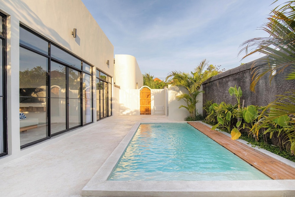 Casa Batu Mejan — 4-Star Luxury Hotel in Canggu, Indonesia