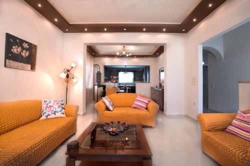 Anna's House — 4-Star Luxury Hotel in Agios Kirykos, Greece