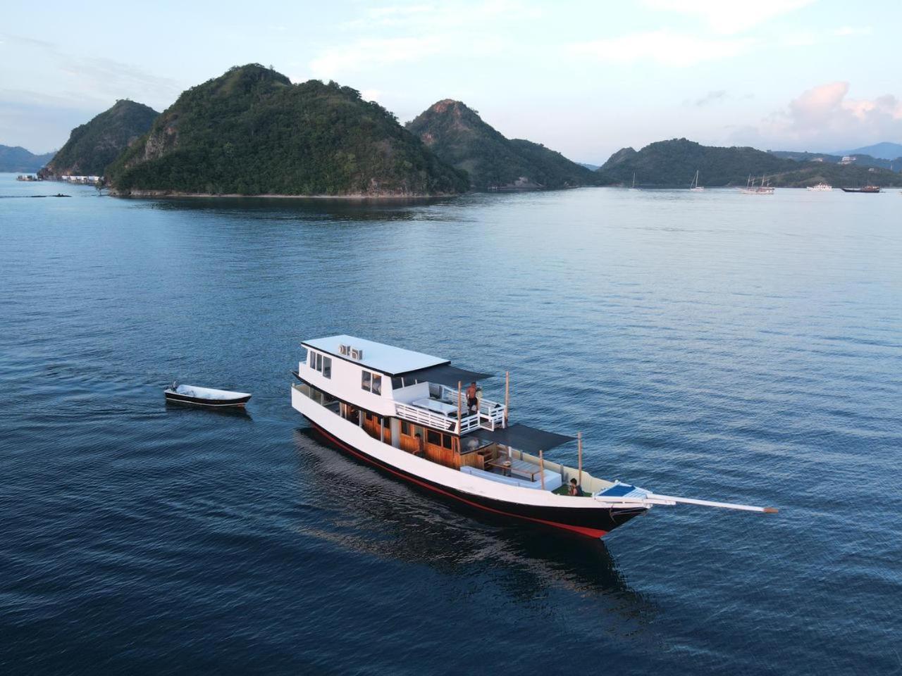 Klm Senayla in Labuan Bajo, Indonesia