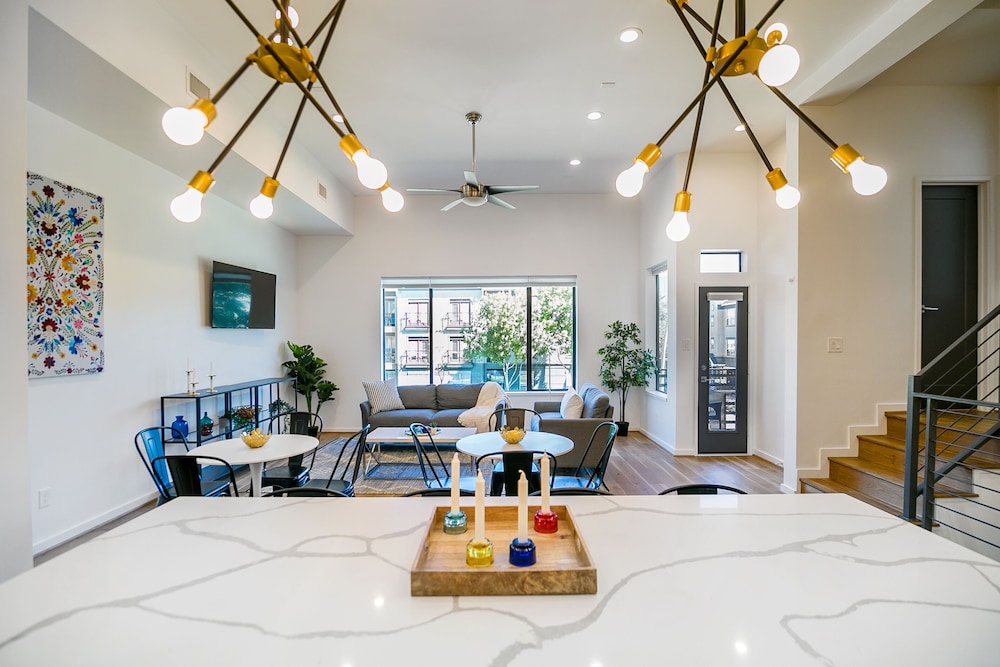 Buffalo Heights - carbon neutral hotel in Houston