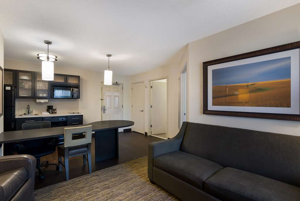 Sonesta Simply Suites Des Moines - photo 13