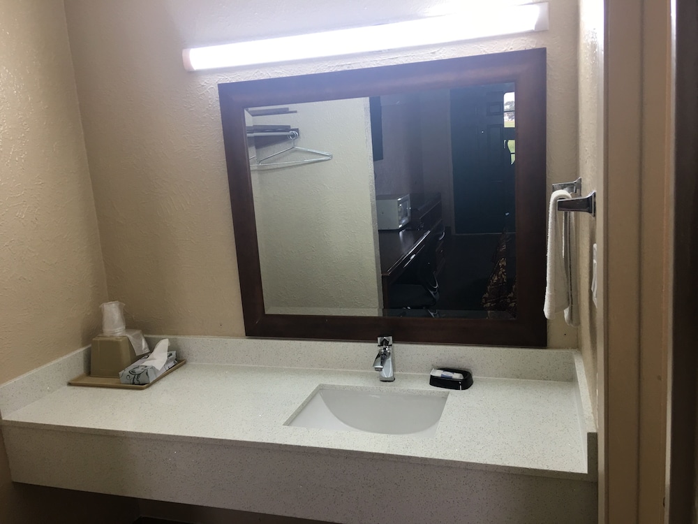 Chaparral Motel - photo 34