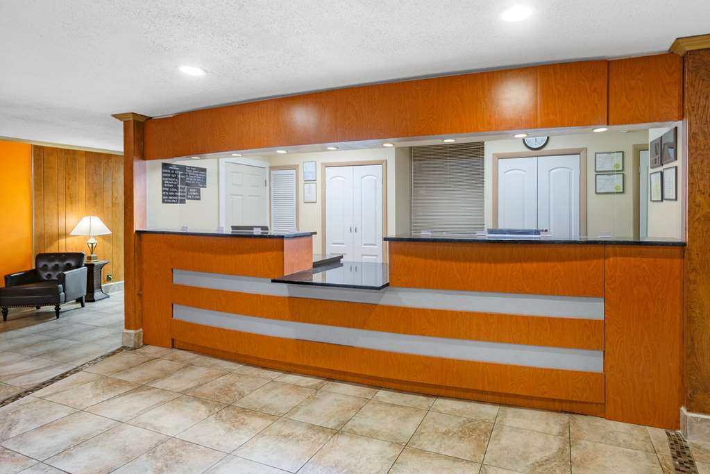 Howard Johnson by Wyndham Staunton - photo 8