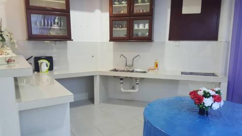 NikAishy TransitAirport A2 — hotel near Sultan Ismail Petra Airport
