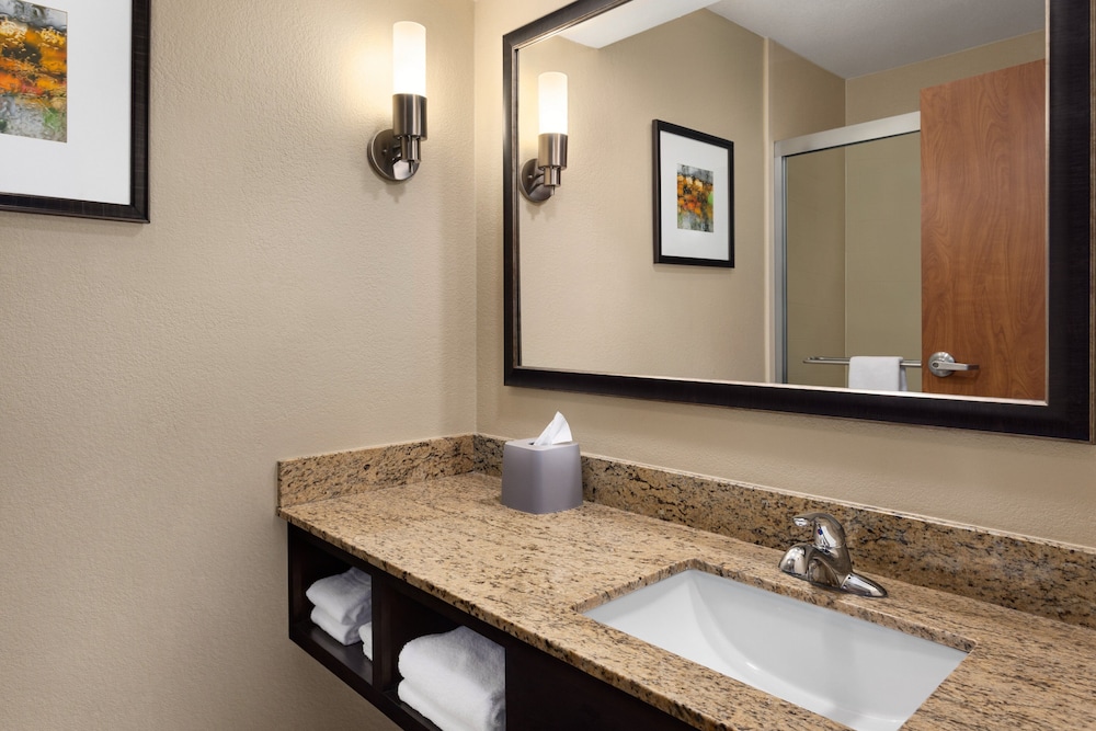Holiday Inn Express Hotel & Suites Edmond by IHG - photo 37