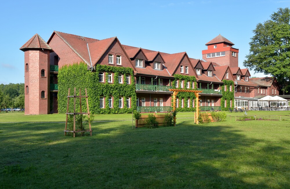Waldhotel Eiche — Burg